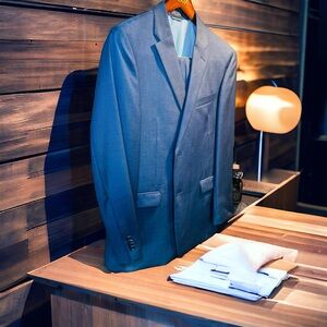 Tommy Hilfiger Men’s Navy Blue Suit SZ 40R